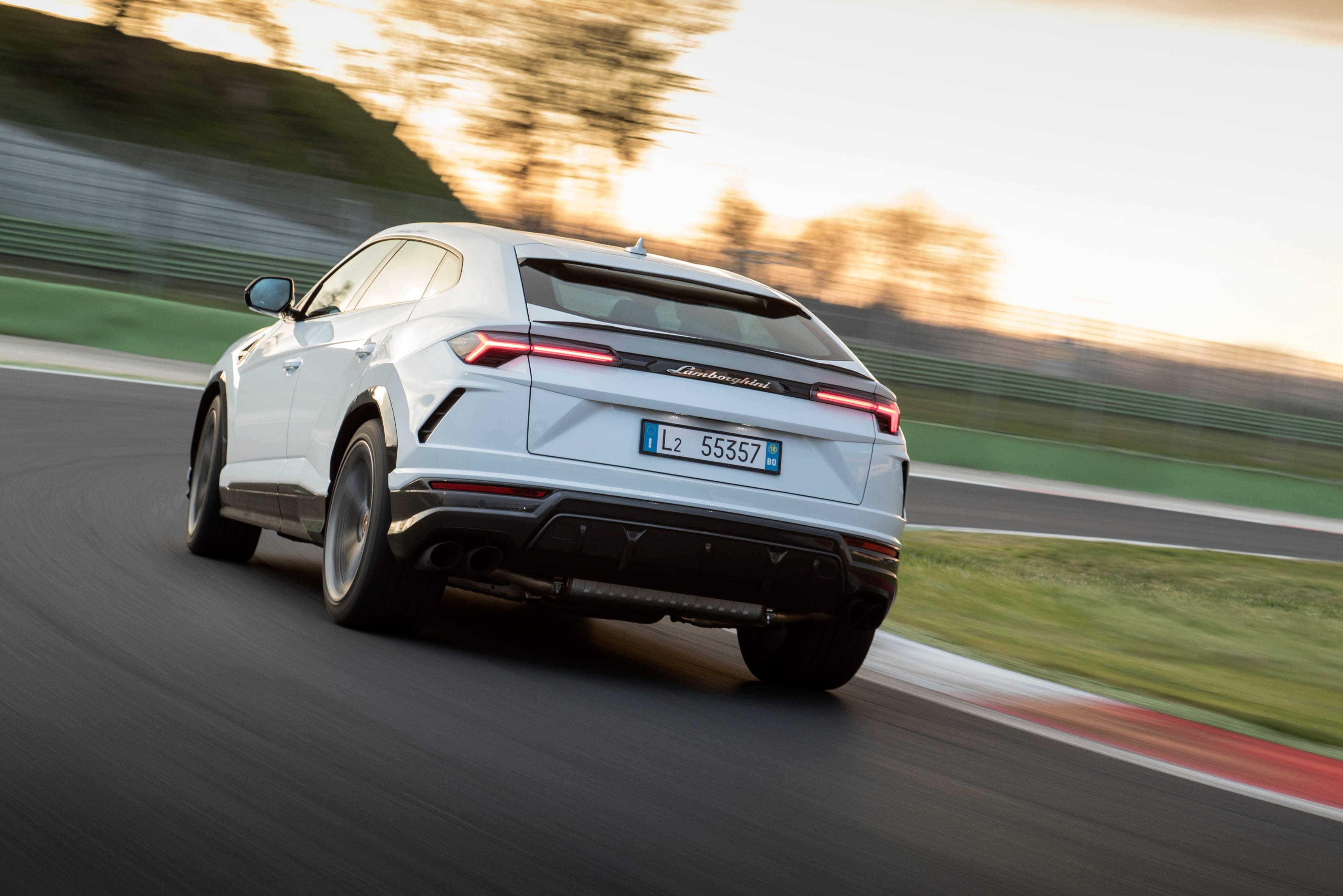 2020 Lamborghini Urus Review, Pricing, and Specs